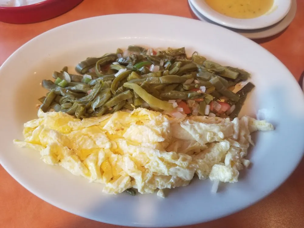 Nopales Con Huevos Rancheros